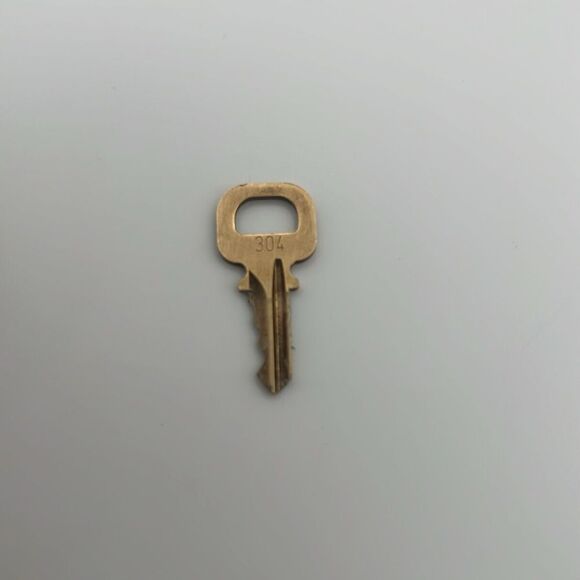 LOUIS VUITTON LOCK AND KEY - #304 - Picture 3 of 3